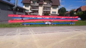 MATEC Vibrorinnen Länge jeweils 12 m, Breite 600 mm, Tiefe 260 mm, obere Rinne tiefer gelegt mit MATEC-Antrieb 4 hinten, untere Rinne mit MATEC- Antrieb 3 mittig mit ansteigender Zone